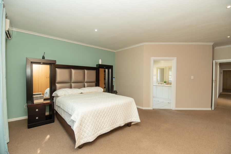 4 Bedroom Property for Sale in Summerstrand Eastern Cape